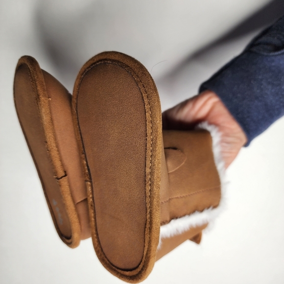 New Carter’s 9-12 months size Cat Booties Boots Tan Cream - Picture 3 of 6